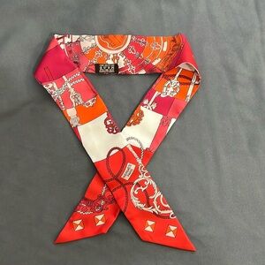 Hermes scarf  33x2”
Wore one time only, excellent condition